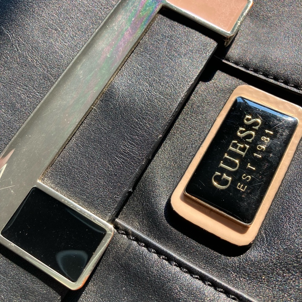 Guess Purse - Picture 4 of 9
